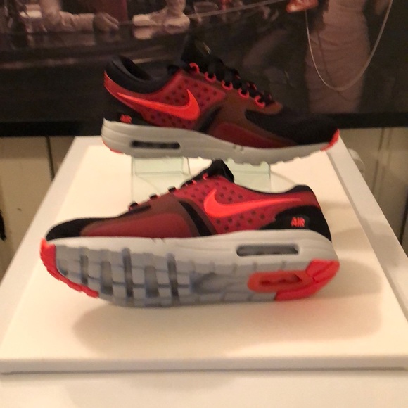 NIKE AIR MAX ZERO ESSENTIAL SIZE 11 RED & BLACK - Picture 7 of 8